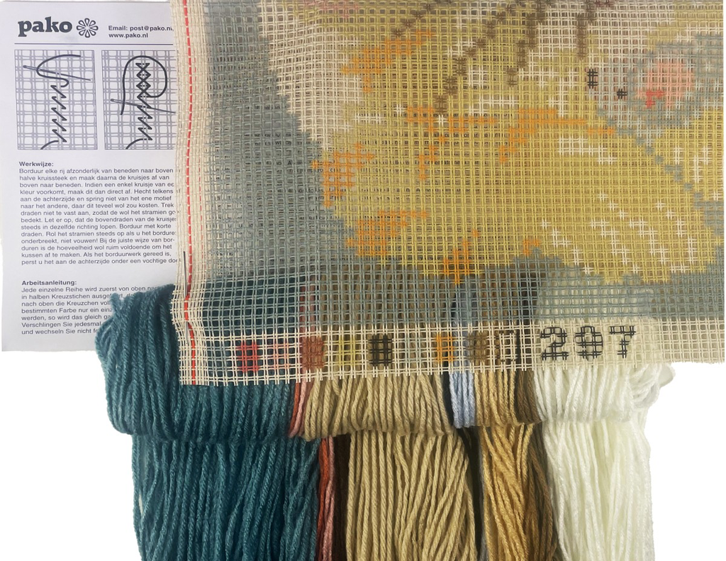 kussen-poesje-met-knuffel-muis-5640-nl-G.webp