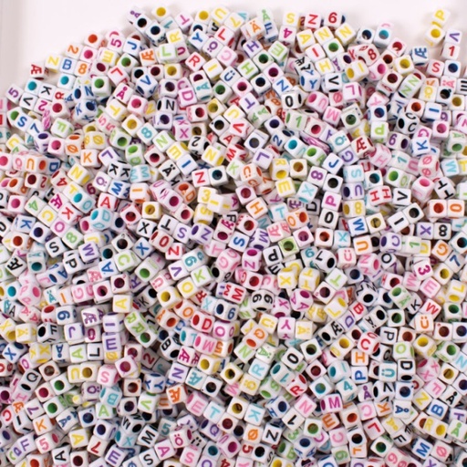 [149981] Letterkralen plastic, afm 7x7x7 mm, gatgrootte 3 mm, wit - 200 gr